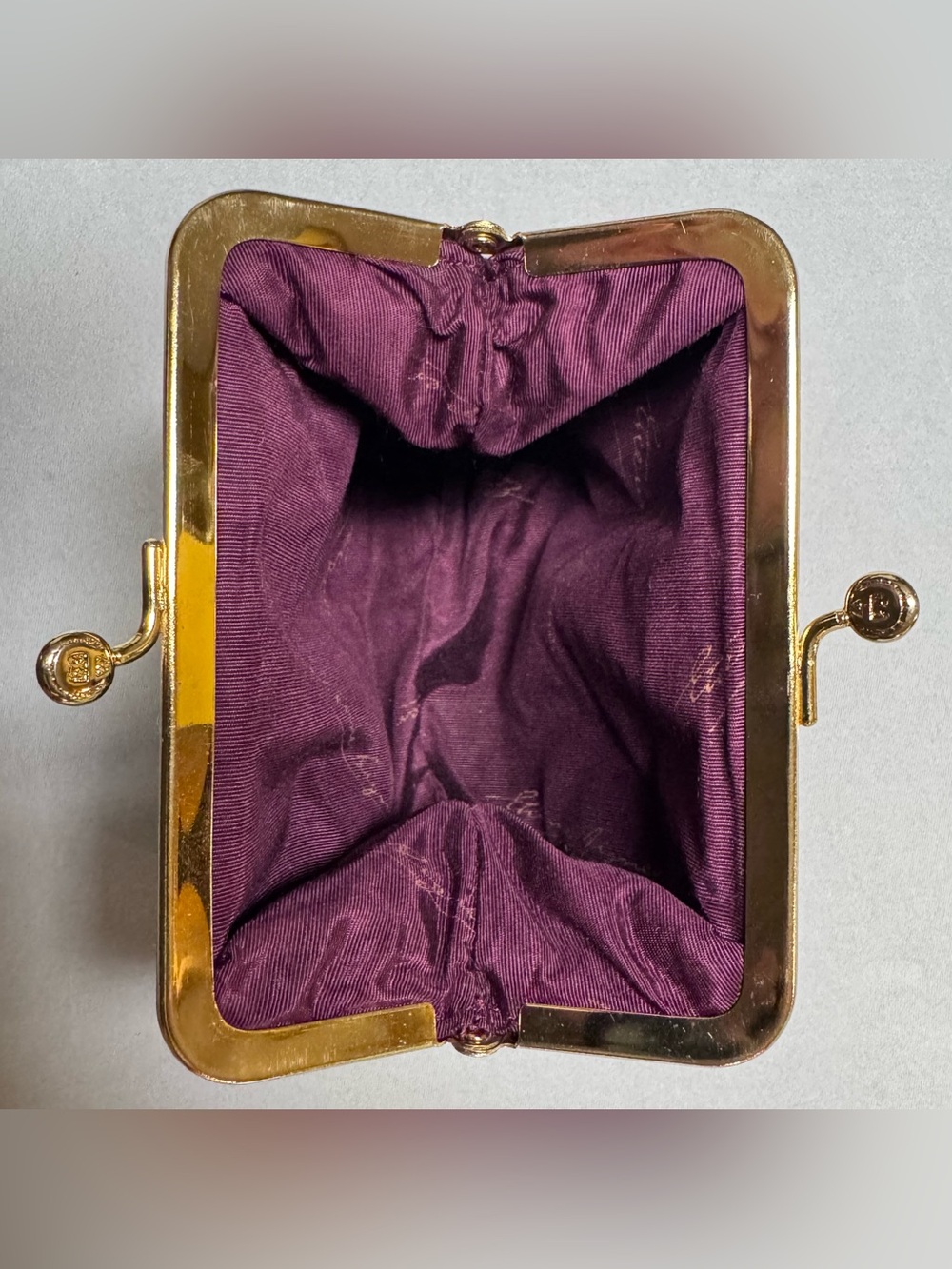 Vintage Etienne Aigner Coin Key
Purse Clutch W/ Kiss Closure oxblood leather - Picture 5 of 11